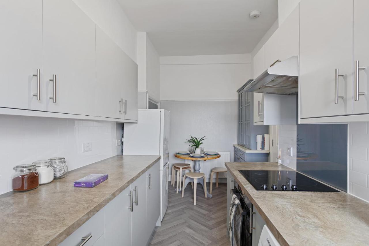 Lovely 3 Bedroom Apartment In Aberdeen Centre Exterior foto